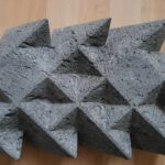 Geschakelde tetraëders in rechthoek Basalt lava, 2026, 15 x 20 cm
